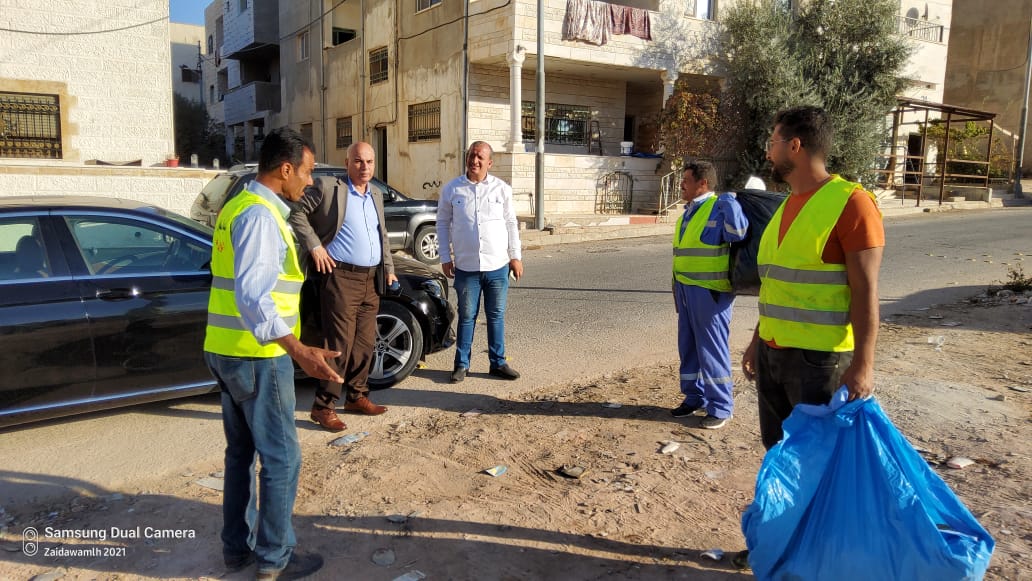 بلدية السلط الكبرى تهب لمساندة بلدية عين الباشا بحملة نظافة شاملة