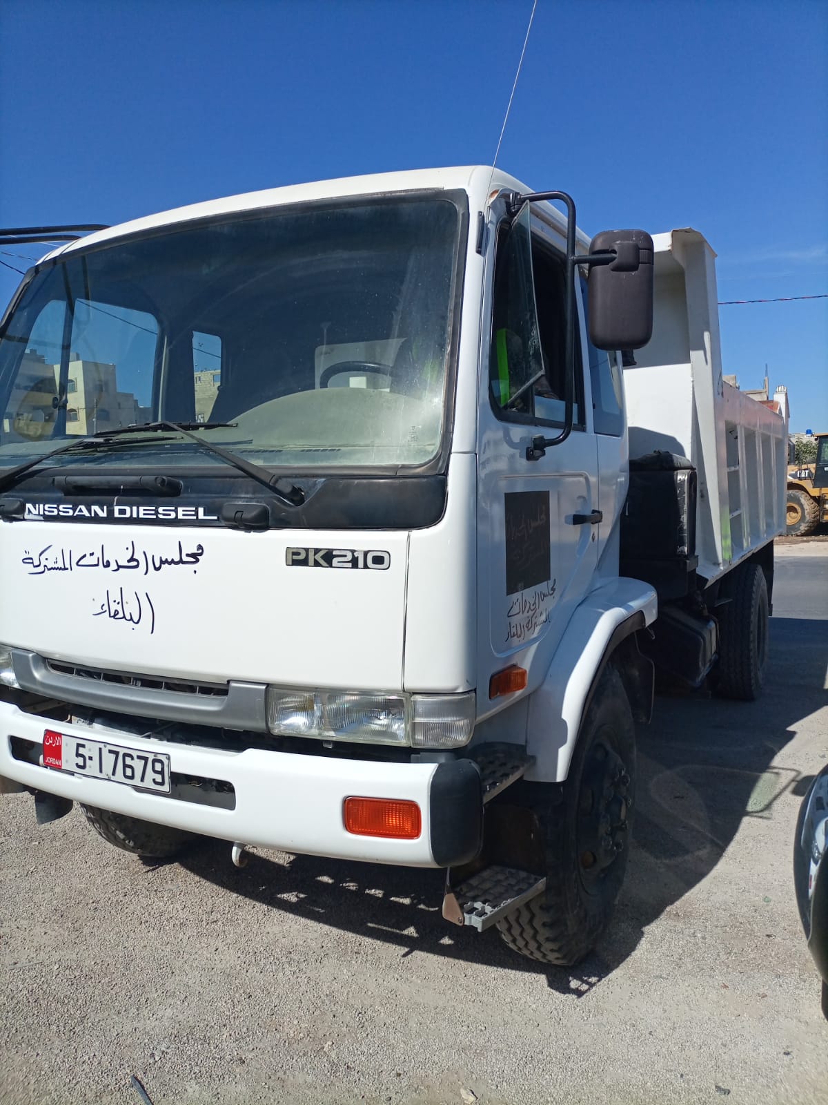 بلدية السلط الكبرى تهب لمساندة بلدية عين الباشا بحملة نظافة شاملة