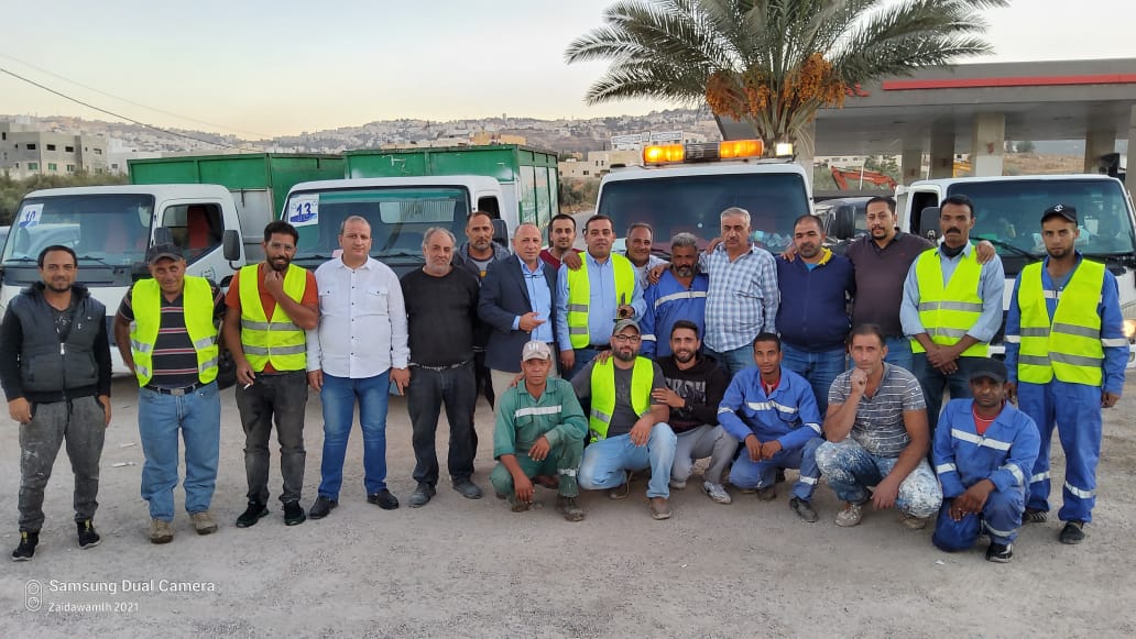 بلدية السلط الكبرى تهب لمساندة بلدية عين الباشا بحملة نظافة شاملة