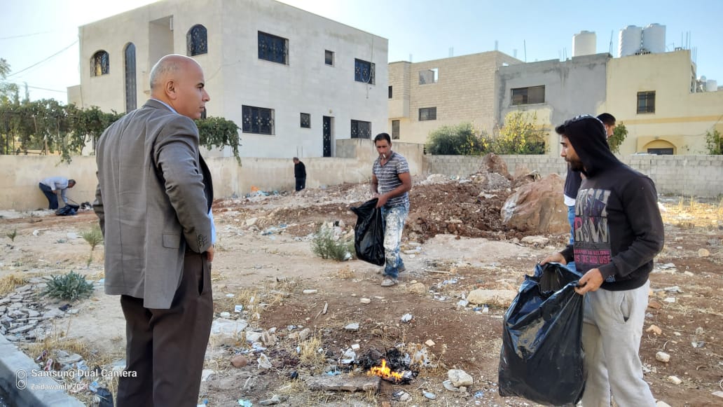 بلدية السلط الكبرى تهب لمساندة بلدية عين الباشا بحملة نظافة شاملة