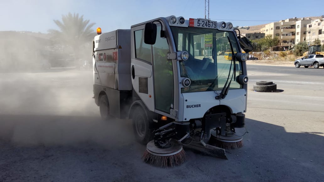 بلدية السلط الكبرى تهب لمساندة بلدية عين الباشا بحملة نظافة شاملة