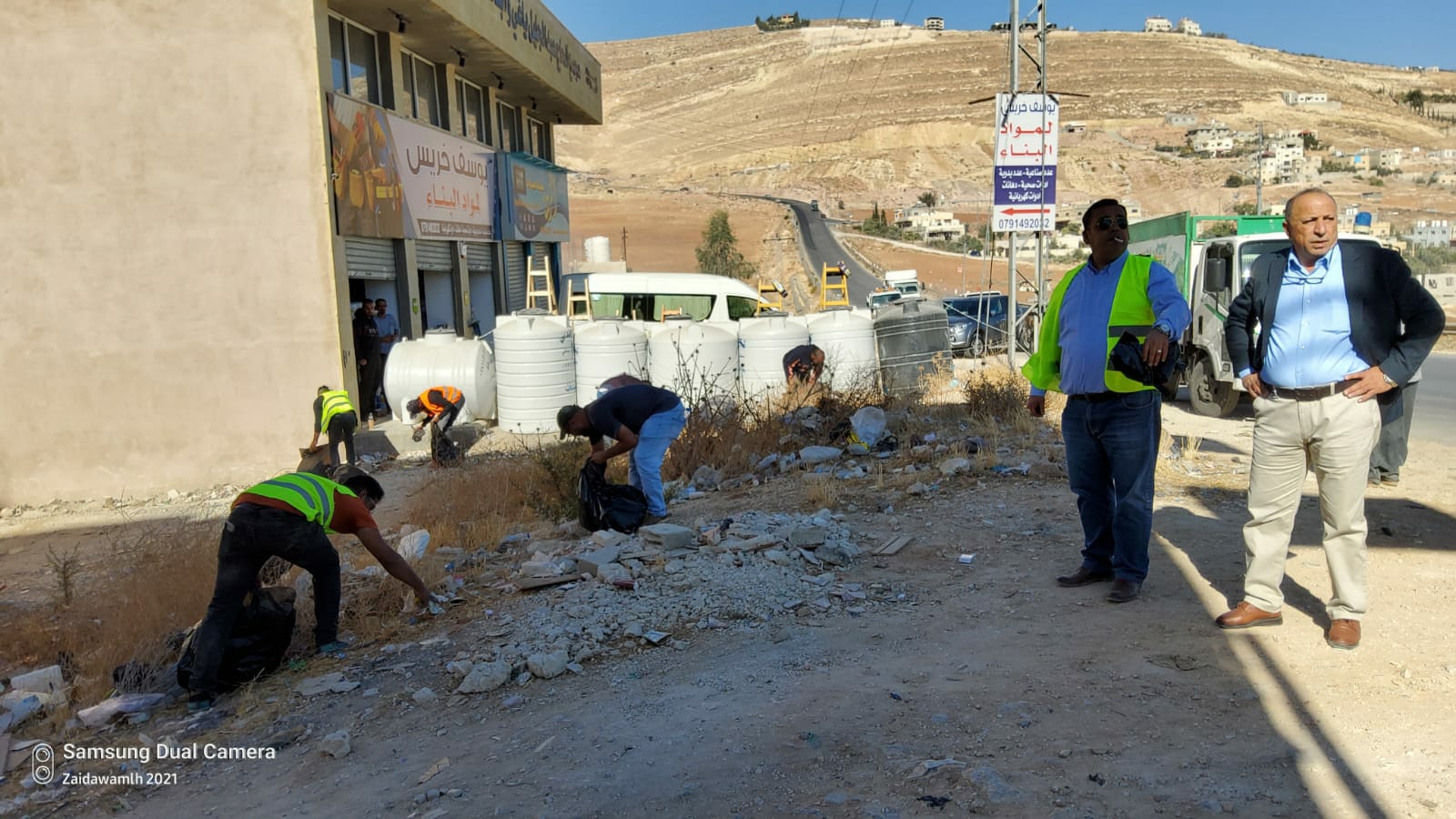 بلدية السلط الكبرى تهب لمساندة بلدية عين الباشا بحملة نظافة شاملة