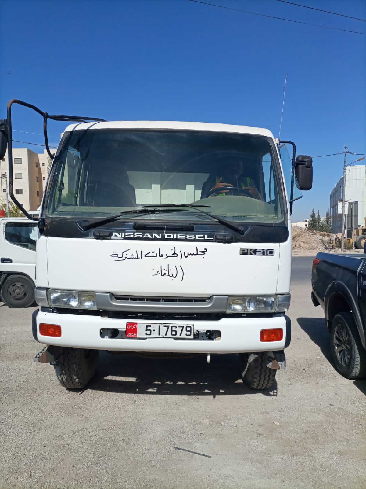 بلدية السلط الكبرى تهب لمساندة بلدية عين الباشا بحملة نظافة شاملة