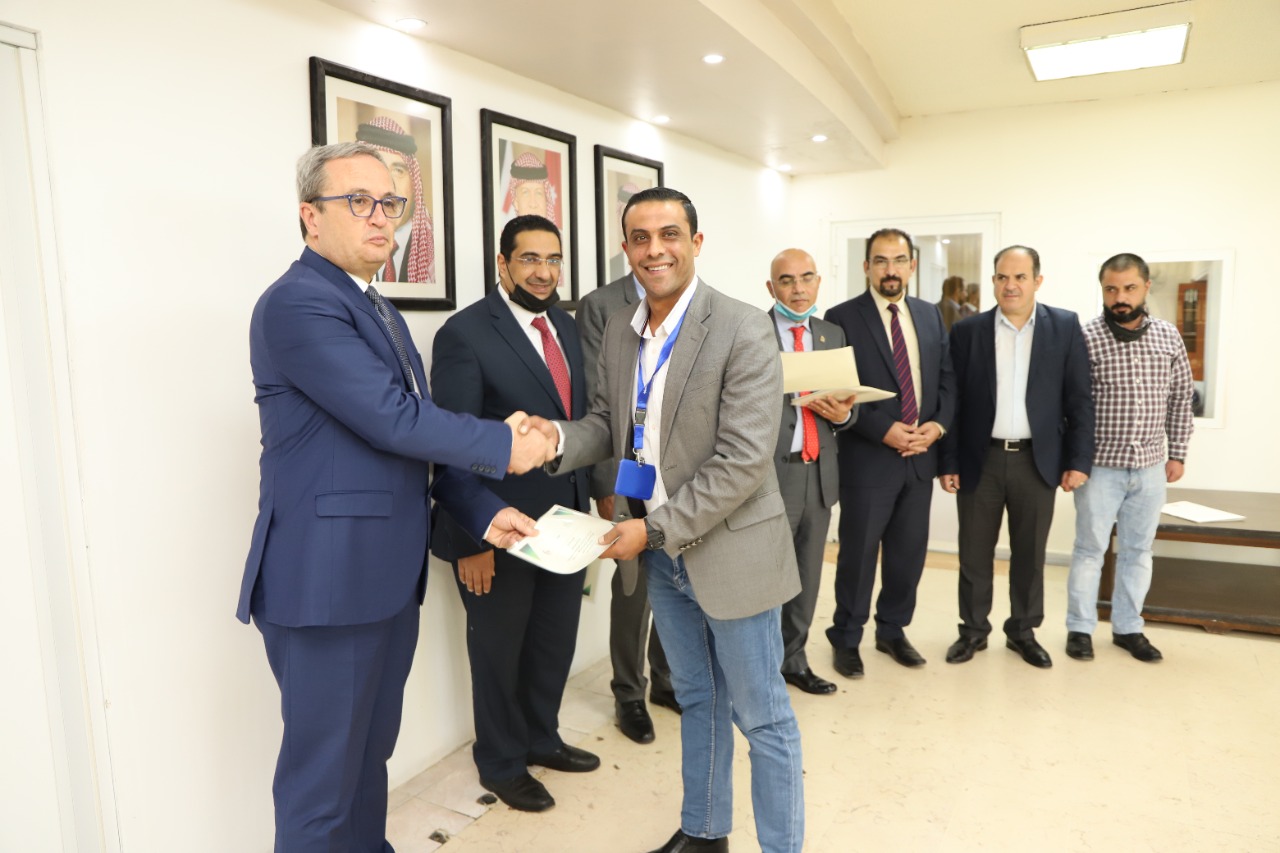 انفوقه يرعى ختام فعاليات دورة  تطبيقيات معايير الرقابة الداخلية في البلقاء التطبيقية