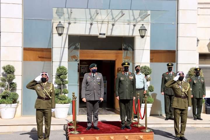 اللواء الحنيطي يستقبل رئيس أركان الدفاع الوطني اليوناني