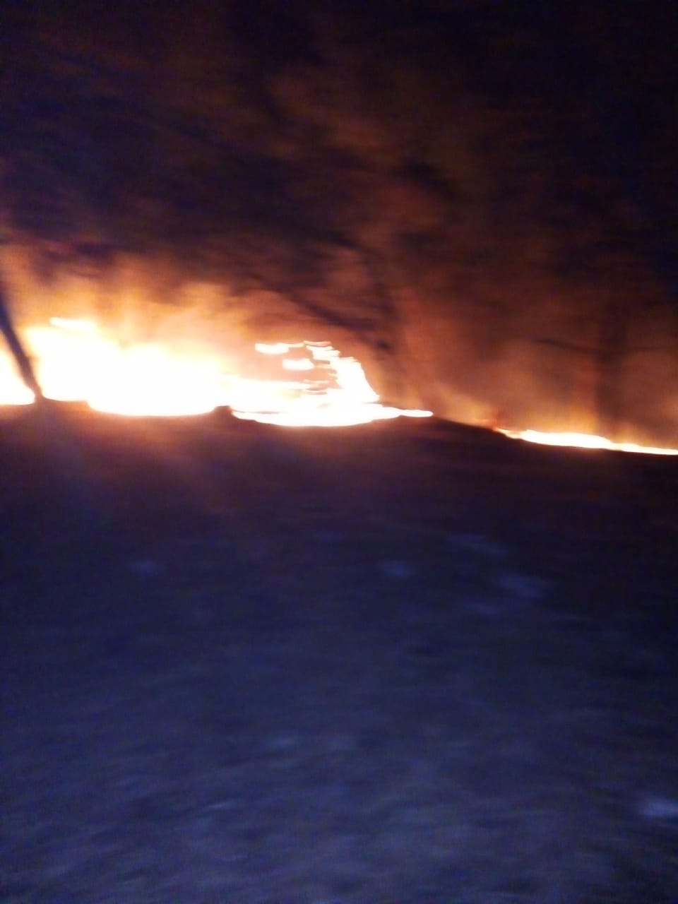 مواصلة إخماد حريق في حراج كفر عوان بالكورة