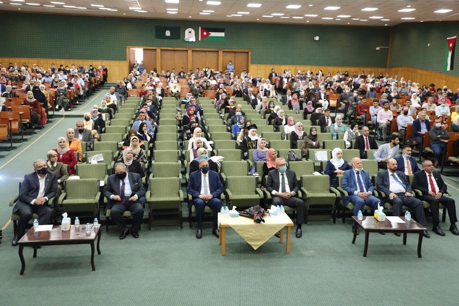 أبو هديب يرعى احتفال نادي خريجي جامعة اليرموك بتكريم أوائل الفوج الـ 42