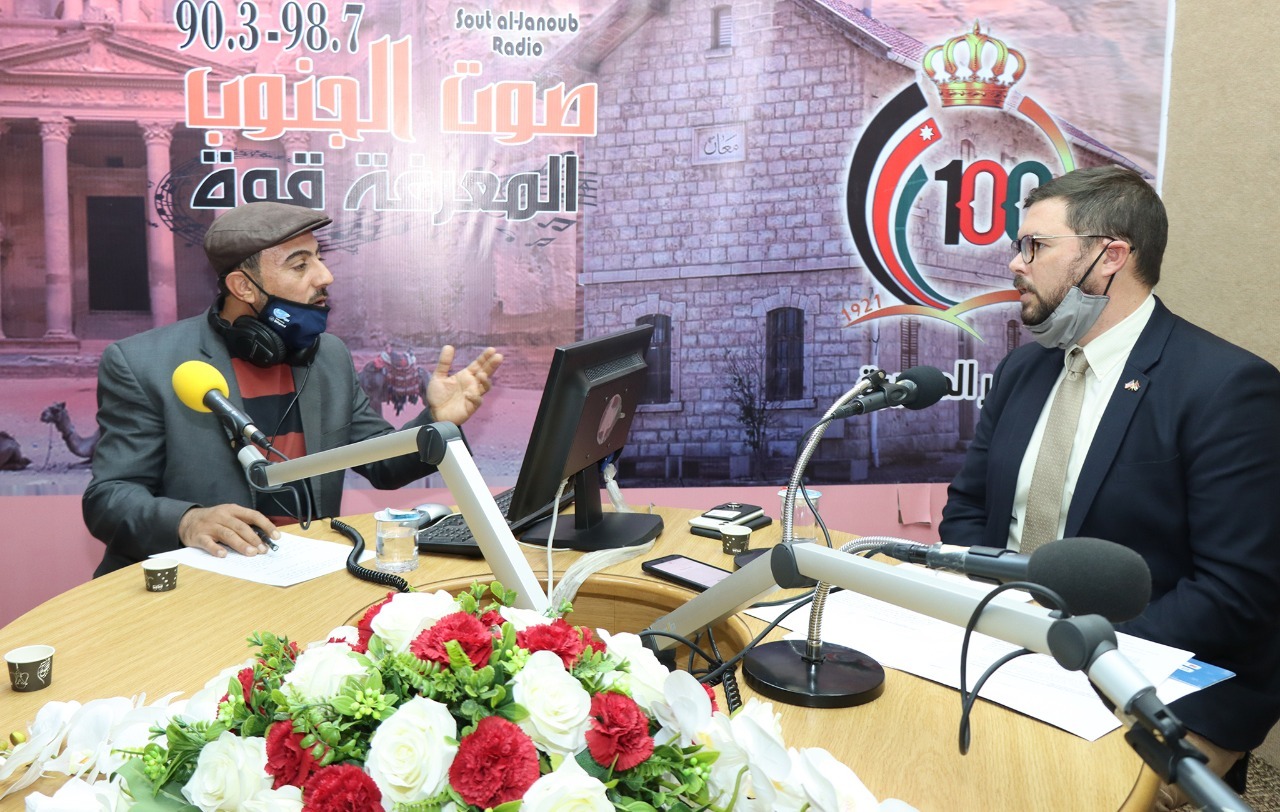 نائب الملحق الثقافي الأمريكي يزور جامعة الحسين بن طلال