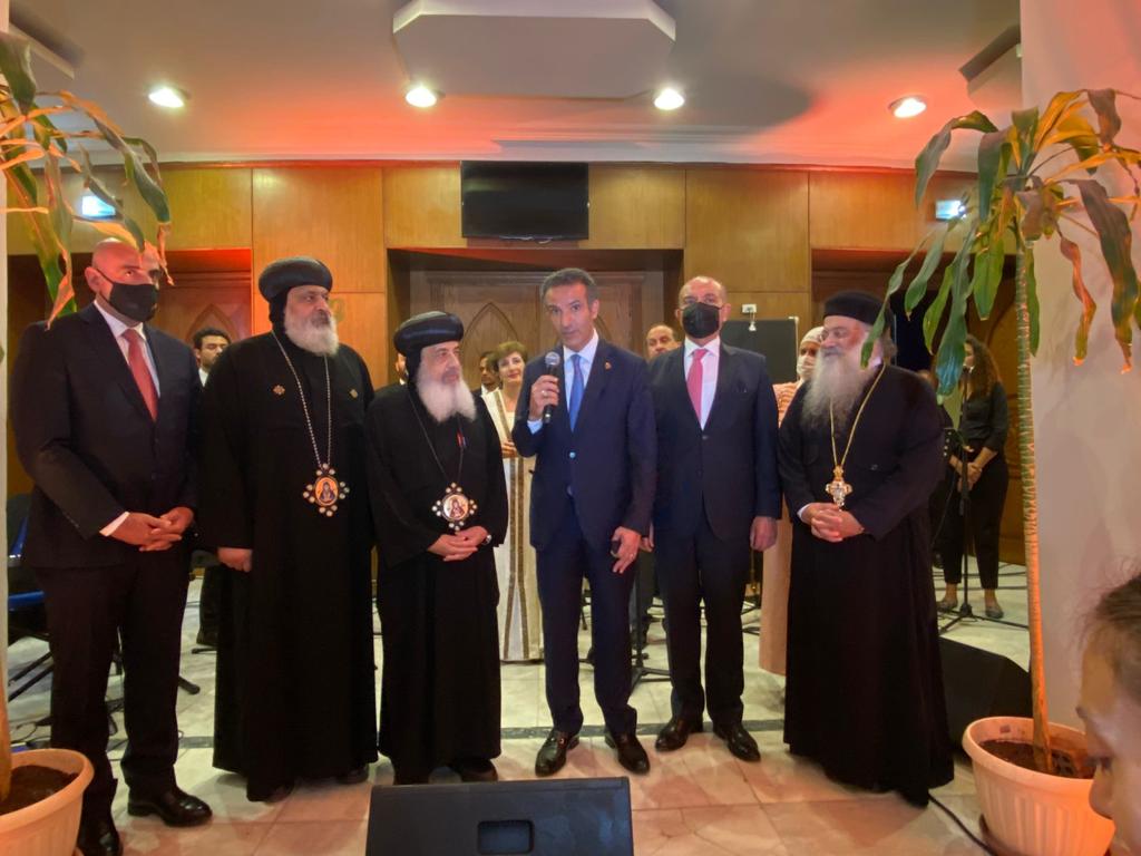 الفايز يفتتح بالقاهرة معرض صور المناطق السياحية والدينية بالأردن