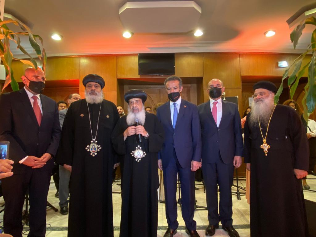 الفايز يفتتح بالقاهرة معرض صور المناطق السياحية والدينية بالأردن