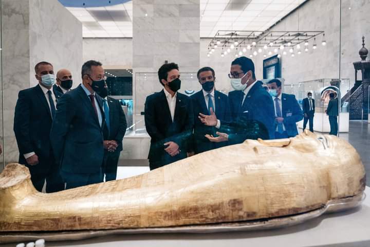  زيارة ولي العهد إلى المتحف القومي للحضارة المصرية في القاهره .(صور)