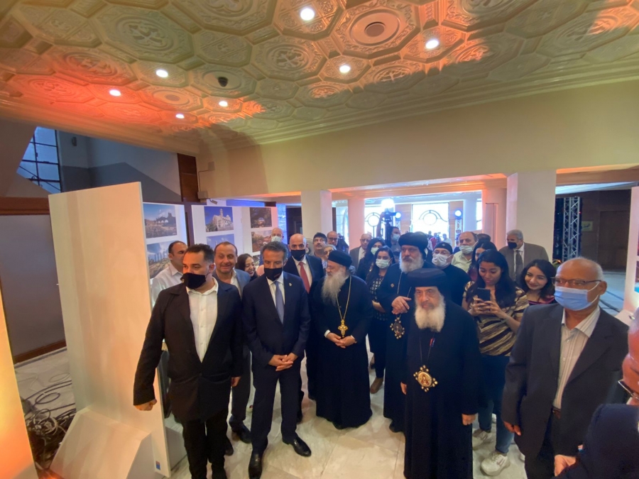 الفايز يفتتح بالقاهرة معرض صور المناطق السياحية والدينية بالأردن