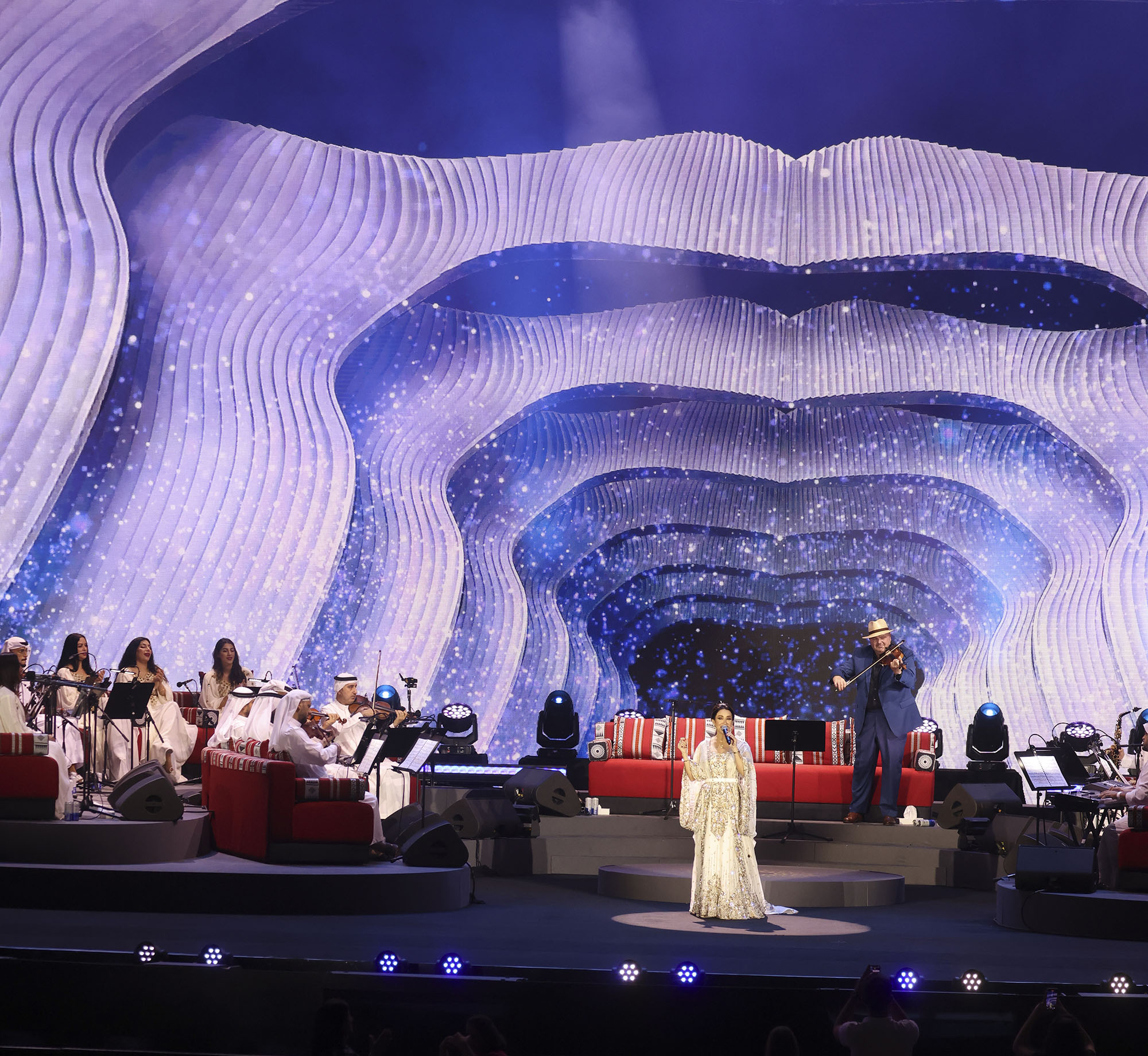 ديانا حداد تنقل الجمهور بأجواء النغم والفرح للعالم العربي والعالم من اكسبو 2020 دبي    صور