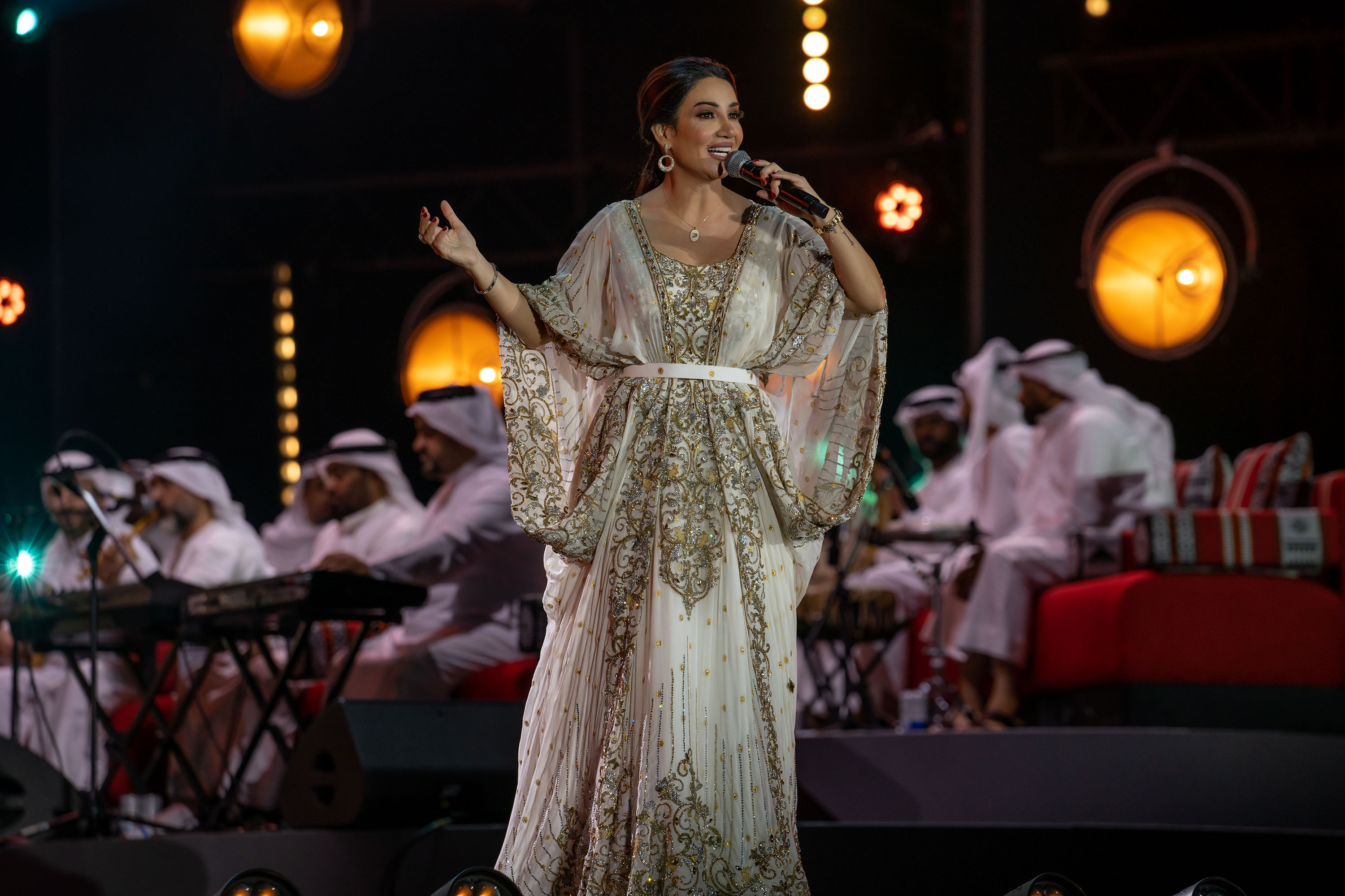 ديانا حداد تنقل الجمهور بأجواء النغم والفرح للعالم العربي والعالم من اكسبو 2020 دبي    صور
