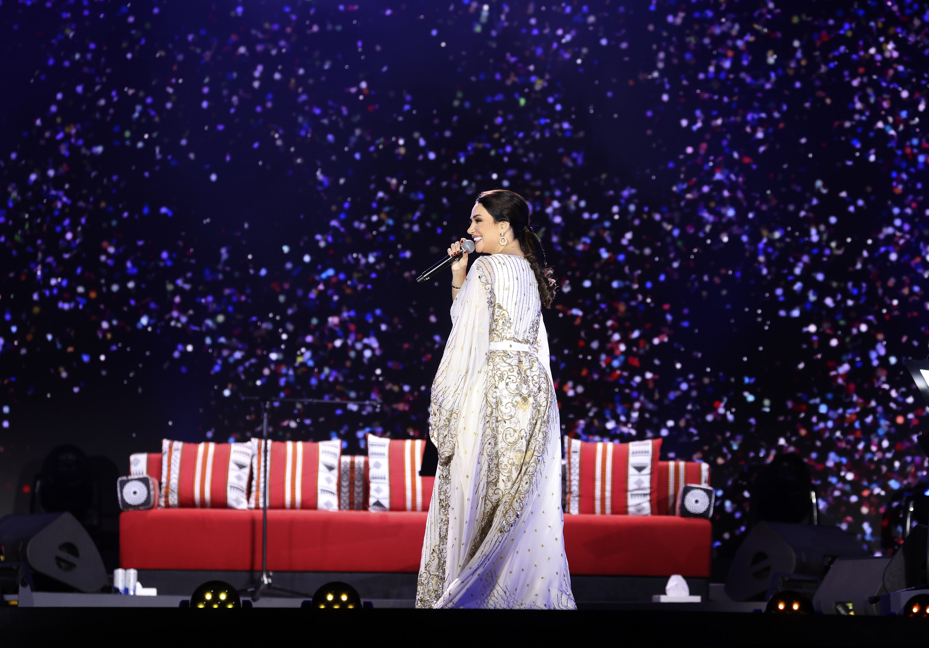 ديانا حداد تنقل الجمهور بأجواء النغم والفرح للعالم العربي والعالم من اكسبو 2020 دبي    صور