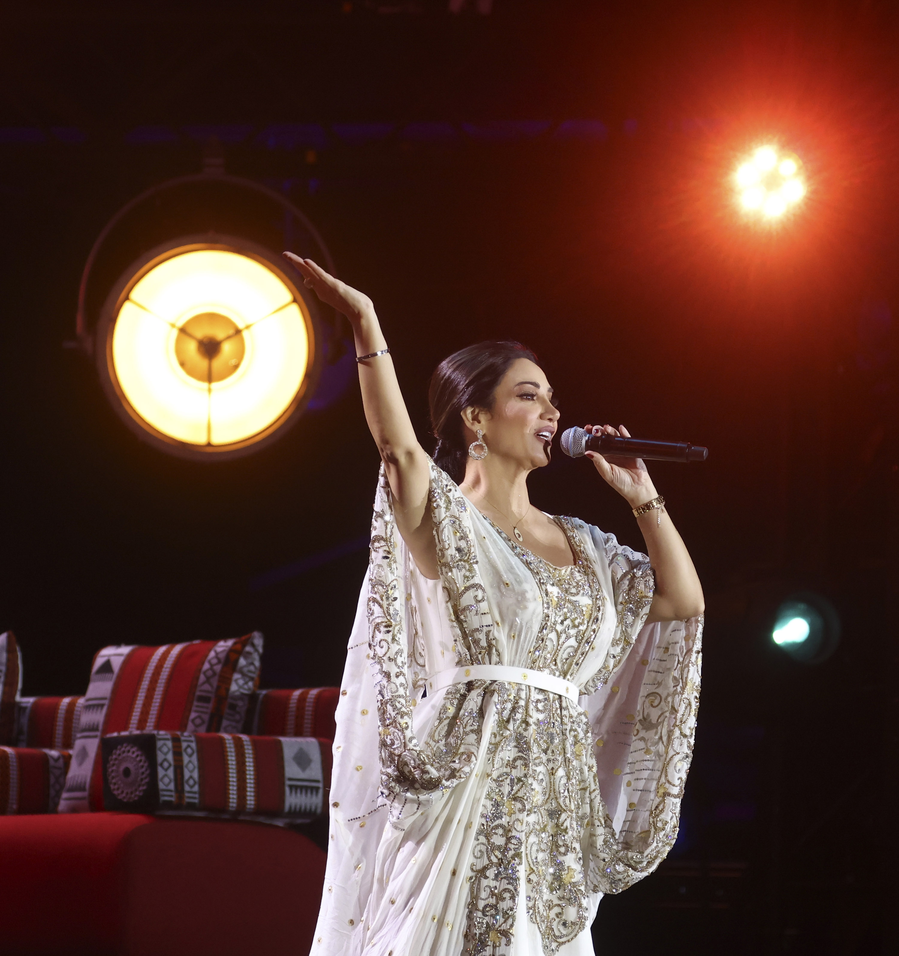 ديانا حداد تنقل الجمهور بأجواء النغم والفرح للعالم العربي والعالم من اكسبو 2020 دبي    صور