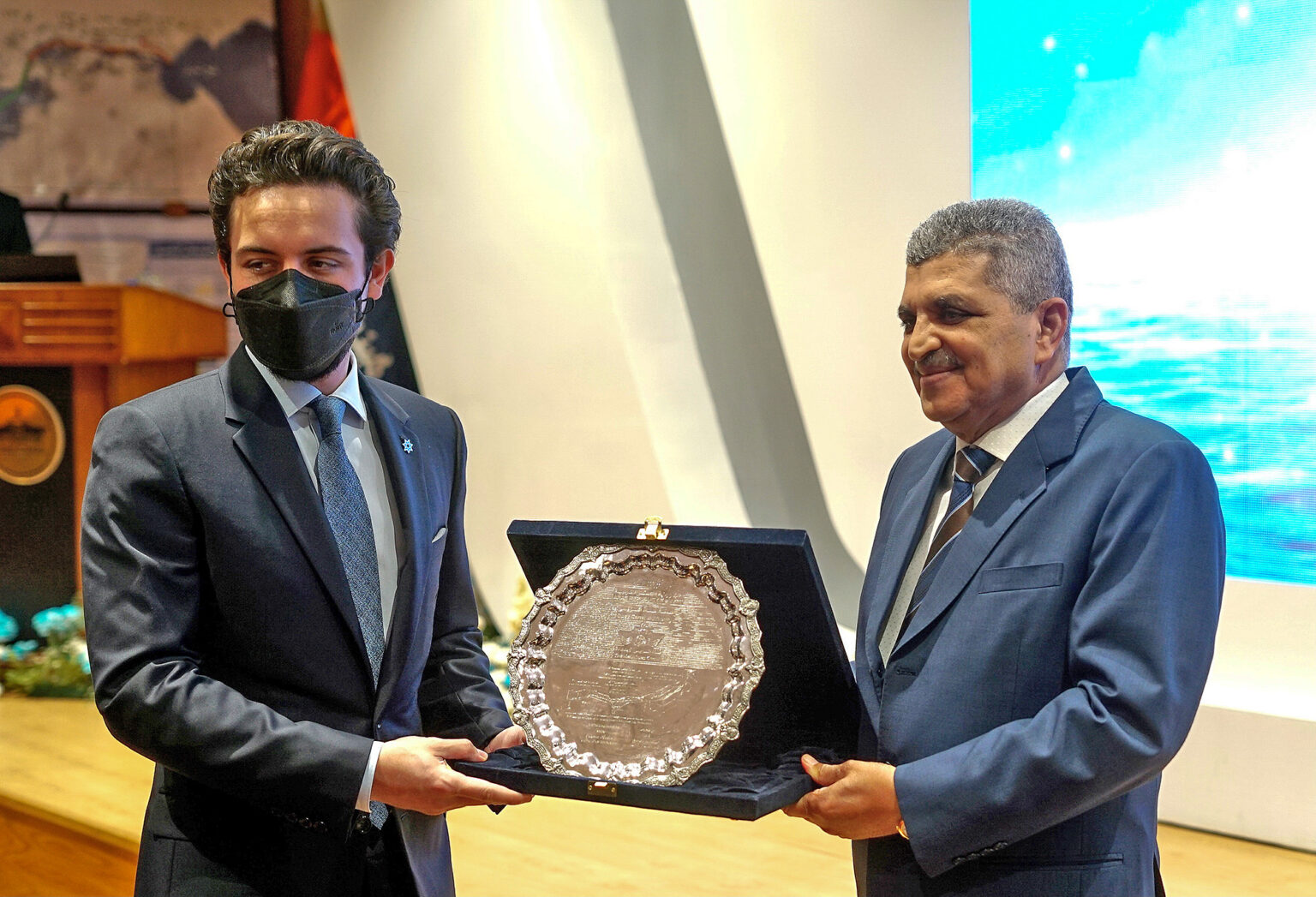 ولي العهد يزور  مركز التدريب البحري والمحاكاة