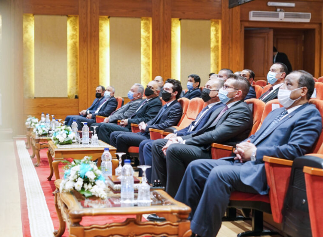 ولي العهد يتسلم درع قناة السويس الجديدة