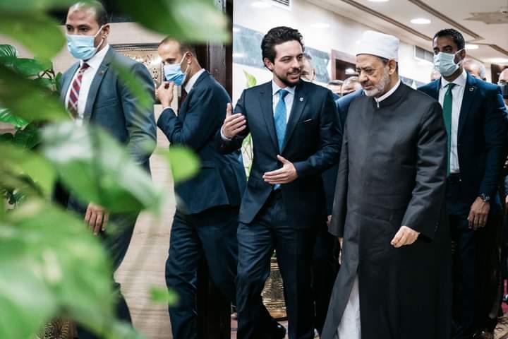 ولي العهد يزور مشيخة الأزهر ويلتقي الطيب