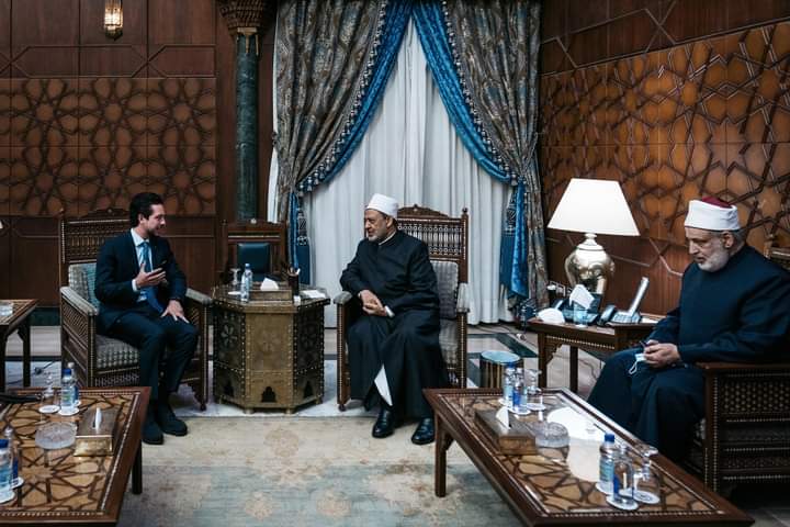 ولي العهد يزور مشيخة الأزهر ويلتقي الطيب