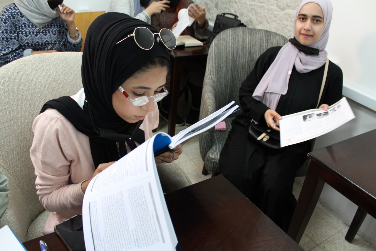 الجامعة الألمانية الأردنية تعقد ورشة عمل في التأهيل البصري لطلبة كلية الملكة رانيا للطفولة 