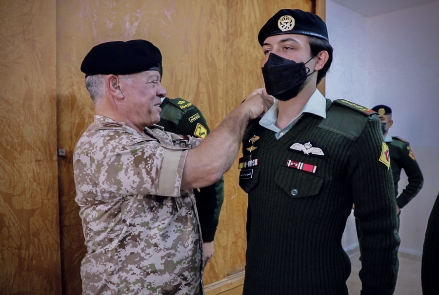 ترفيع ولي العهد الأمير الحسين إلى رتبة نقيب في القوات المسلحة