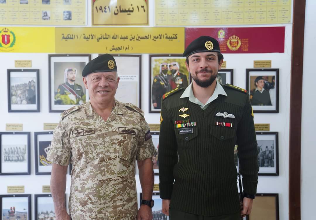 بالصور الملك يقلد ولي العهد الرتبة العسكرية الجديدة بعد ترفيع سموه الى نقيب في القوات المسلحة