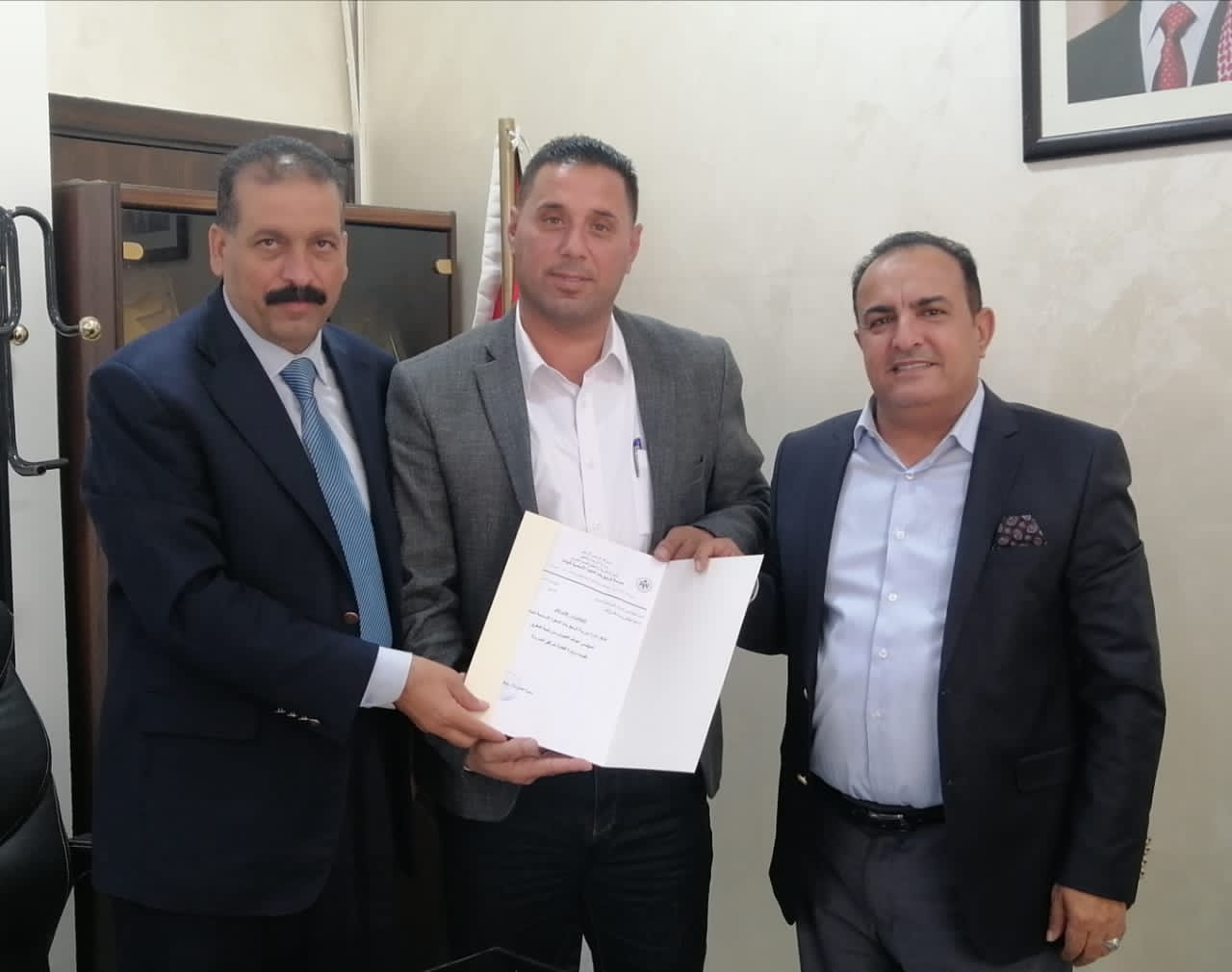 المستشار محمد ابوعليم يُكرم بلدية المفرق الكبرى تقديراً لهم على الجهود المبذولة في خدمة المواطنين 