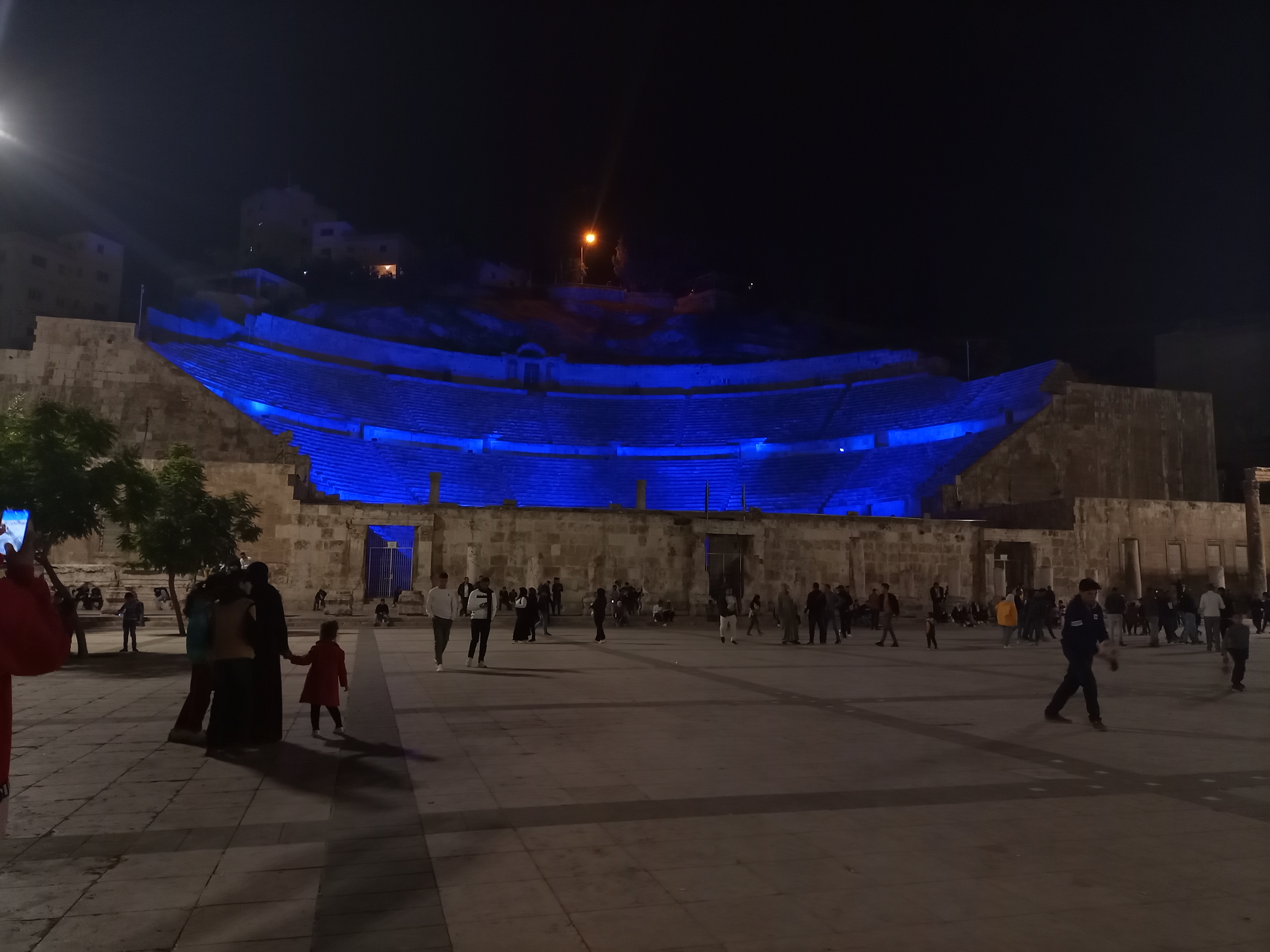 الأمانة تضيء معالم عمّان احتفاءً باليوم الوطني للمملكة