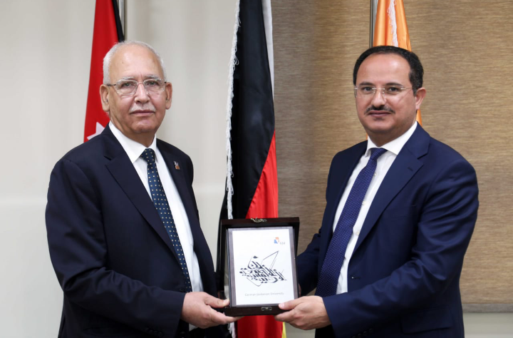وفد برئاسة نقيب المهندسين يزور الجامعة الألمانية الأردنية