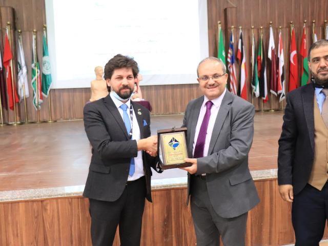 عبيدات يفتتح دورة للإسعافات الأولية في جامعة جدارا