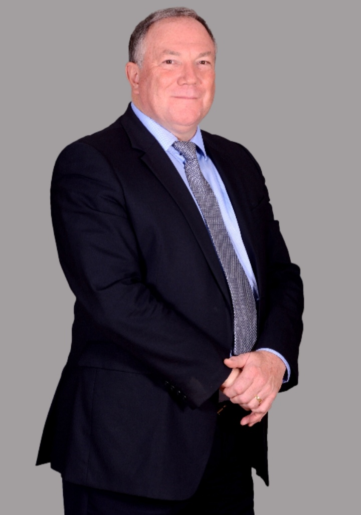 أجوبة باري كوك حول الموازنة بين حماية البيانات وتعزيز راحة المتعاملين