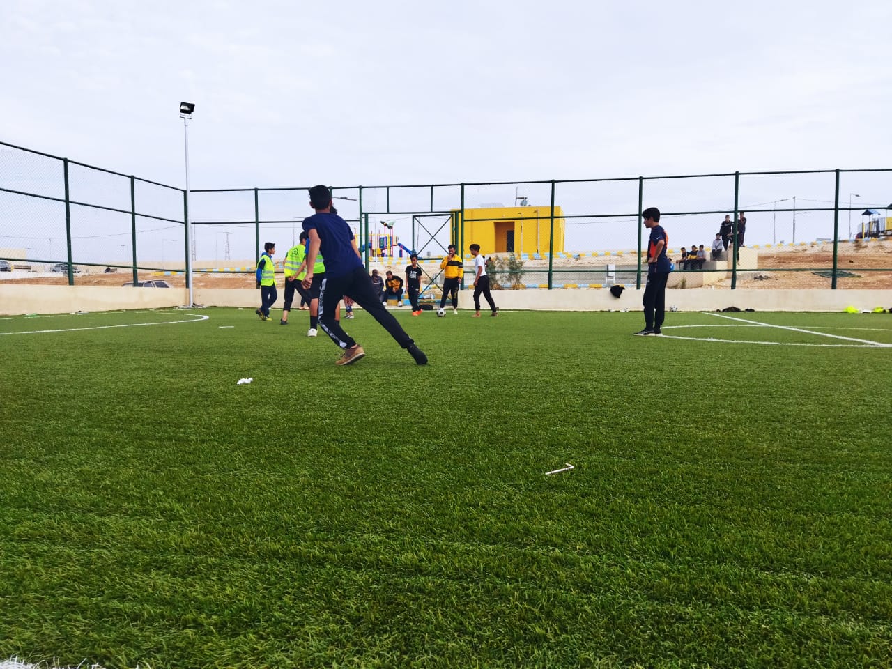 مركز شباب الدجنية يقيم بطولة خماسي كرة القدم بمناسبة مئوية الدولة الأردنية .. صور 