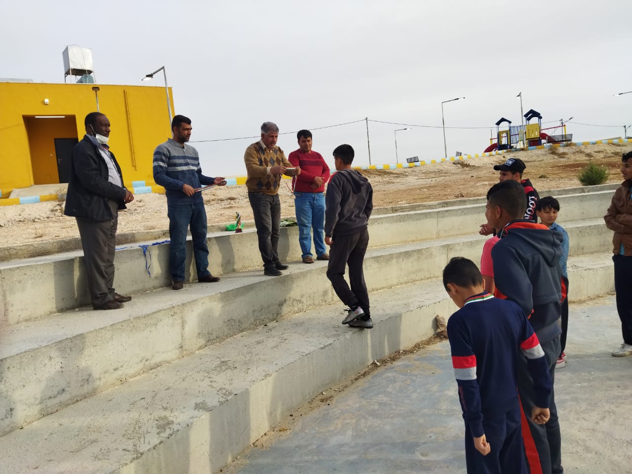 مركز شباب الدجنية يقيم بطولة خماسي كرة القدم بمناسبة مئوية الدولة الأردنية .. صور 