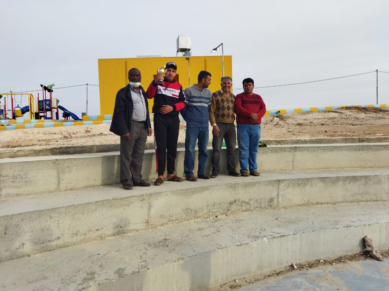 مركز شباب الدجنية يقيم بطولة خماسي كرة القدم بمناسبة مئوية الدولة الأردنية .. صور 