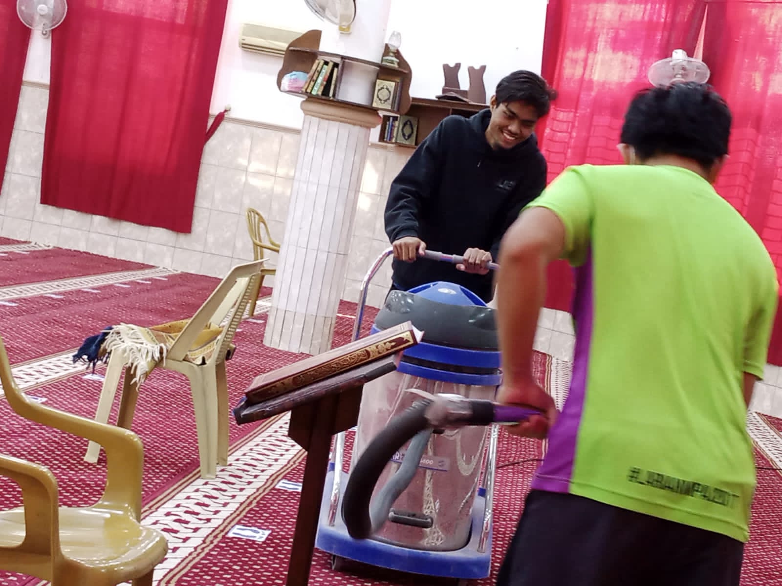 الطلبة الوافدين في جامعة آل البيت ينفذون حملة تطوعية 