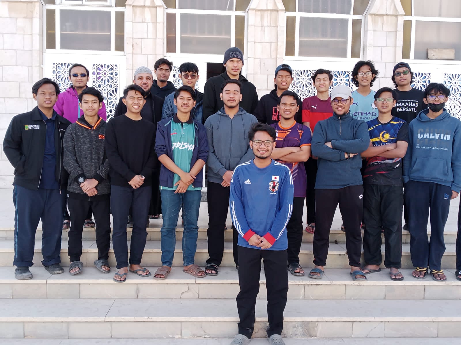 الطلبة الوافدين في جامعة آل البيت ينفذون حملة تطوعية 