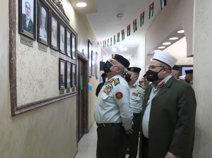 ترقية الدكتور مهند الدويكات الى رتبة استاذ مشارك