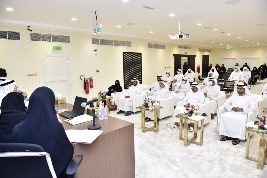 الشارقة للتراث فرع كلباء ینظم جلسة حواریة عن  أھمیة الجمع المیداني