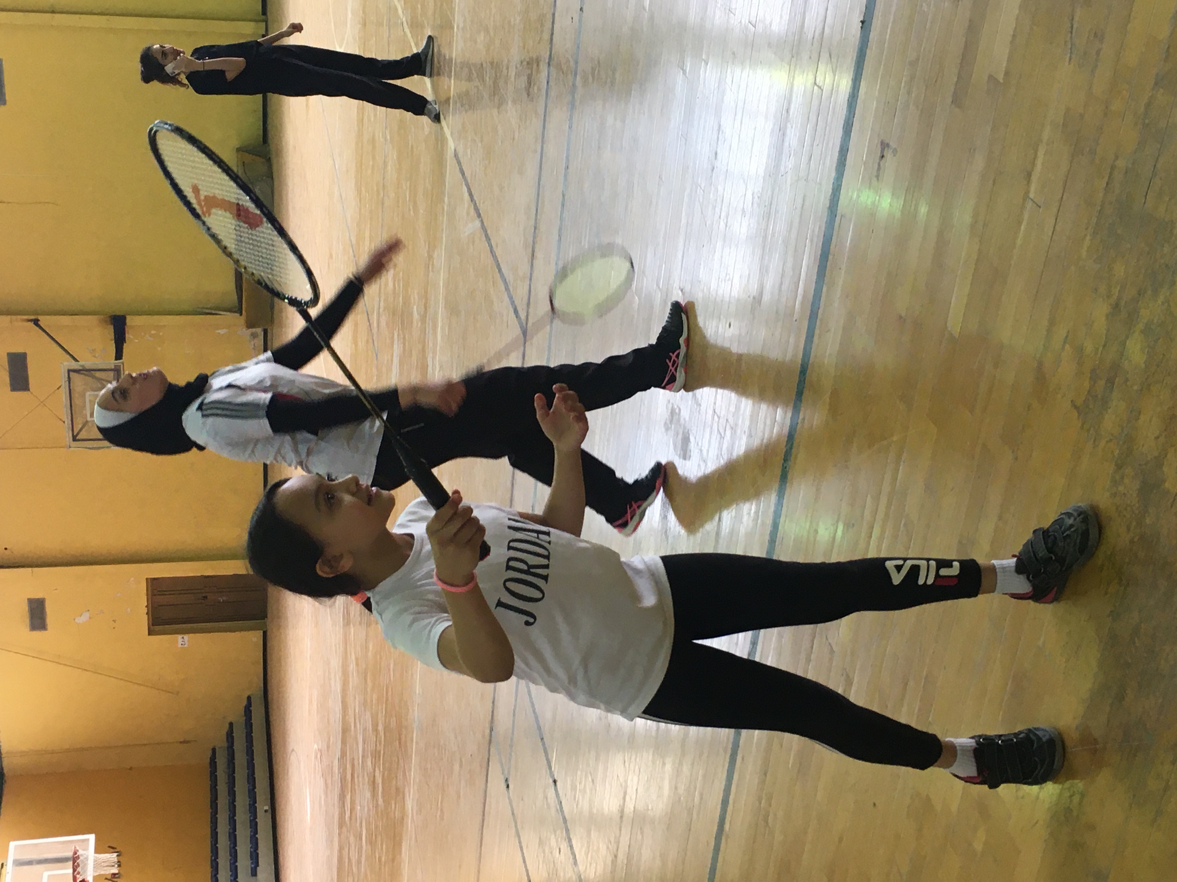 مدارس النظم الحديثة تتزين بذهبية بطولة الريشة الطائرة (الزوجي)  صور