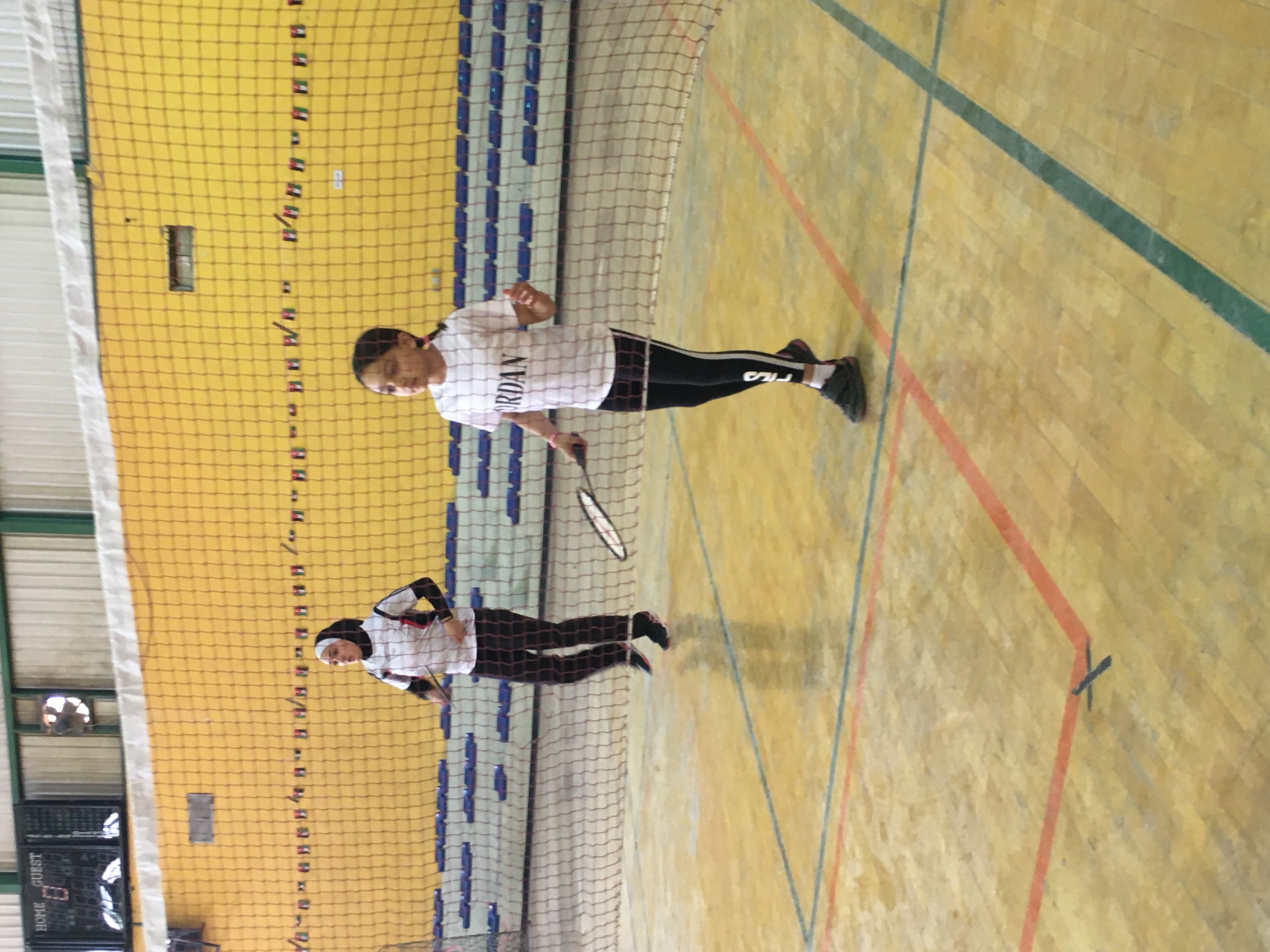 مدارس النظم الحديثة تتزين بذهبية بطولة الريشة الطائرة (الزوجي)  صور