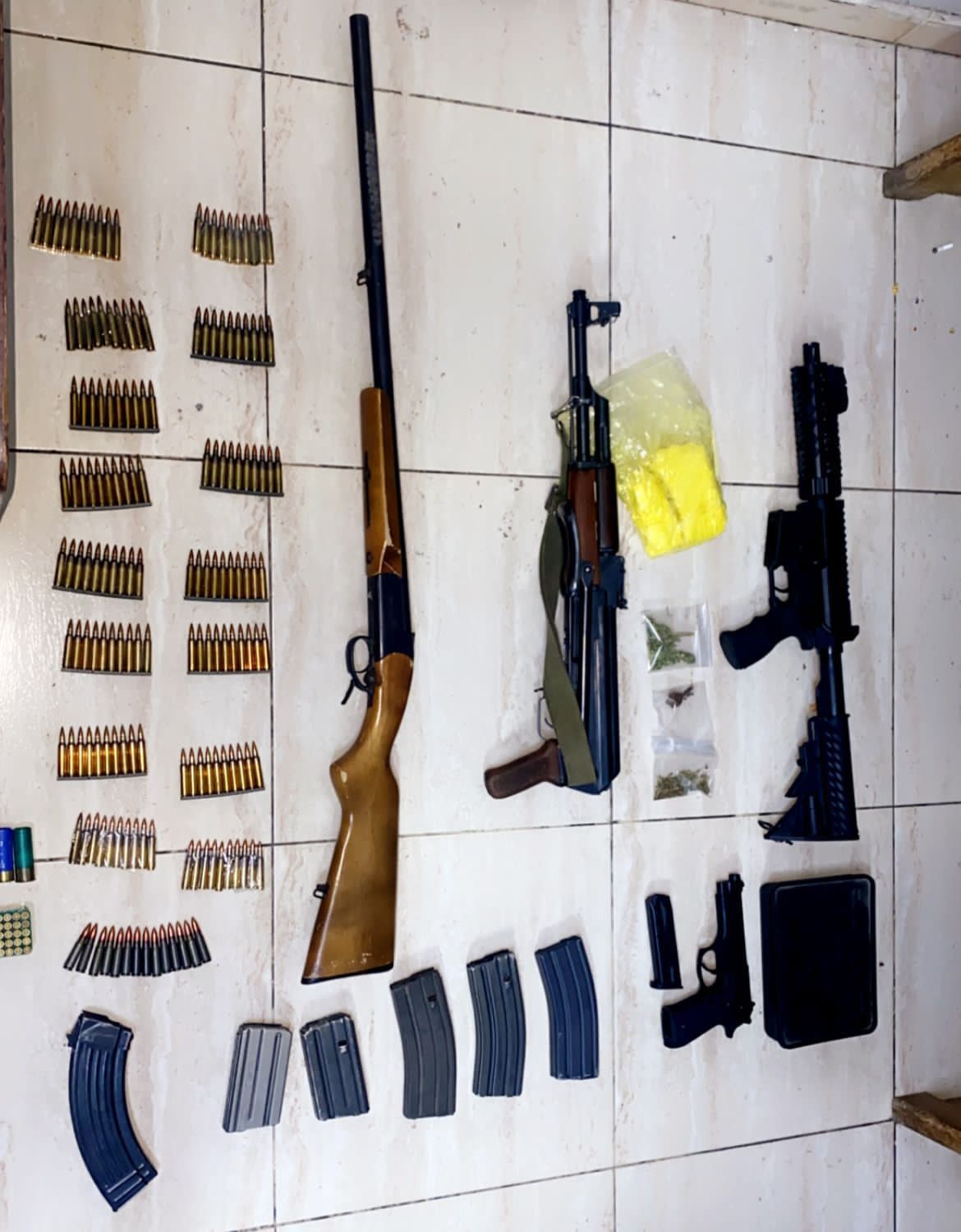 ادارة مكافحة المخدرات تلقي القبض على تسعة مروجين للمواد المخدرة في ست مداهمات 