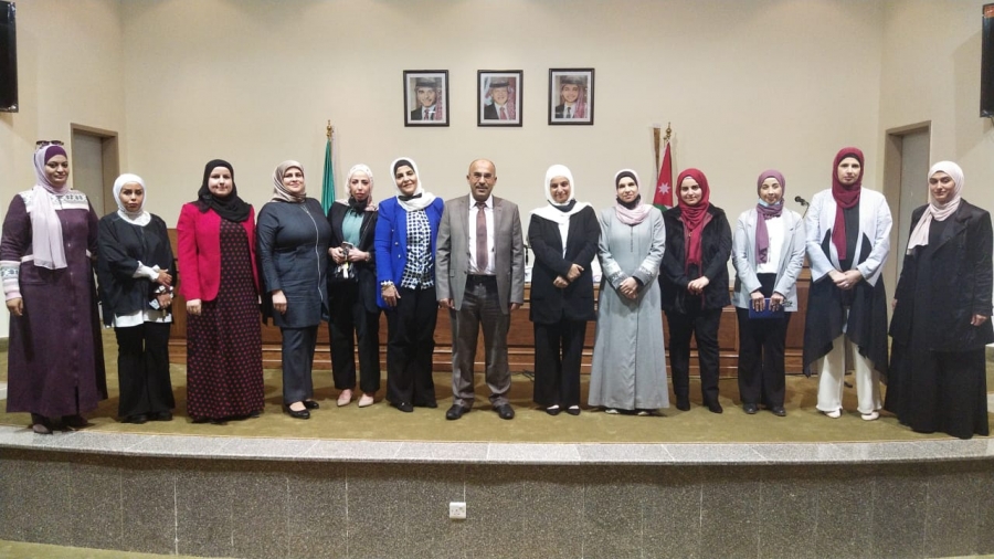 نائب رئيس جامعة  آل البيت الحراحشة يلتقي الأكاديميات في الجامعة