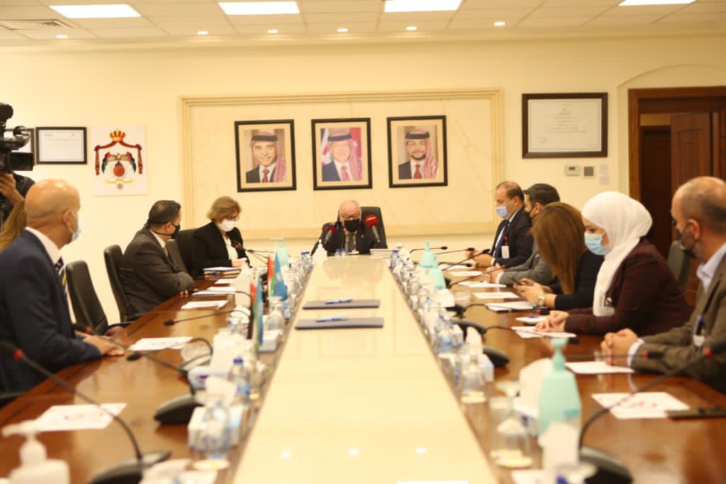 توقيع اتفاقية بين مجلس البناء الوطني وبرنامج الامم المتحدة الإنمائي وافتتاح وحدة الابنية المستدامة ورقابة الأعمار في وزارة الاشغال