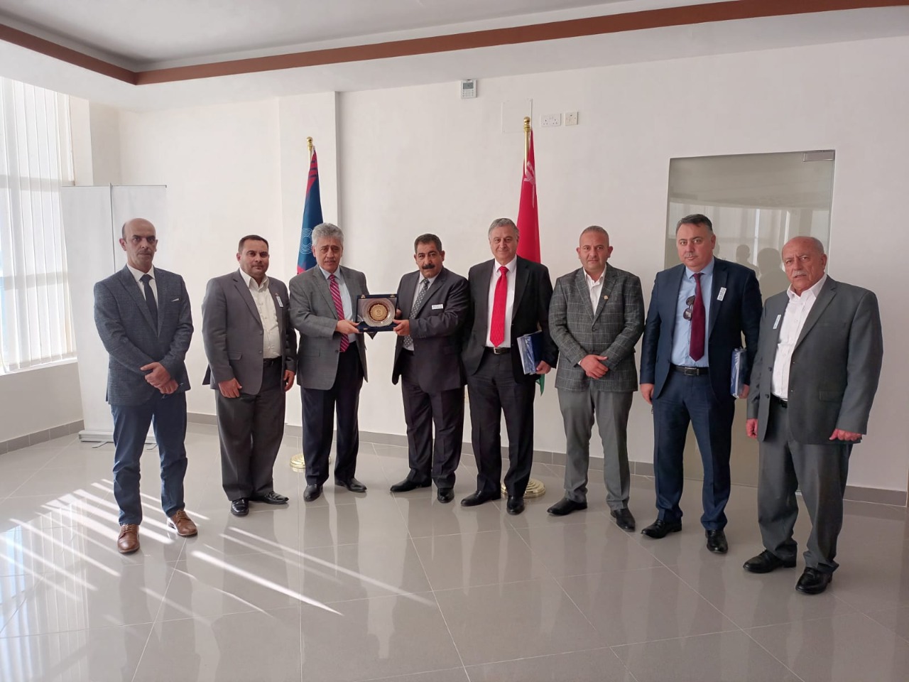 وفد من اليرموك يزور كلية عُمان للإدارة والتكنولوجيا في إطار عملية التقييم الدوري