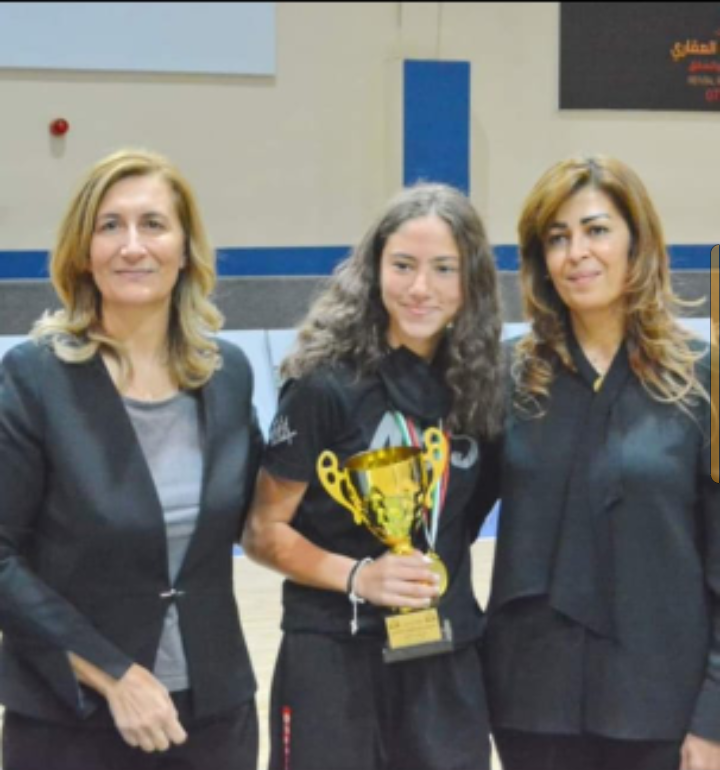 السميرات تتوج المدرسة العمدانية لحصولها على كأس بطولة المرحومين سماوي