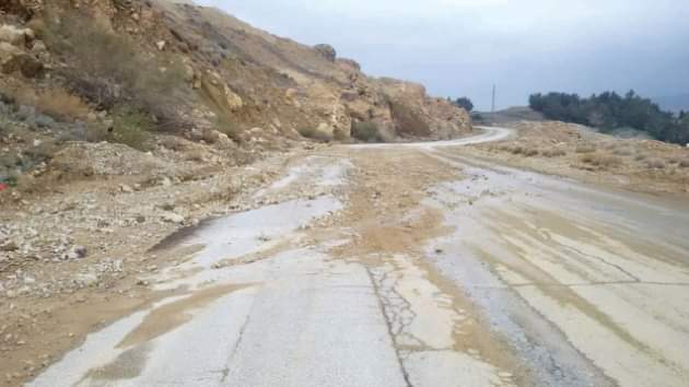 الأشغال تتعامل مع 4 انهيارات صخرية