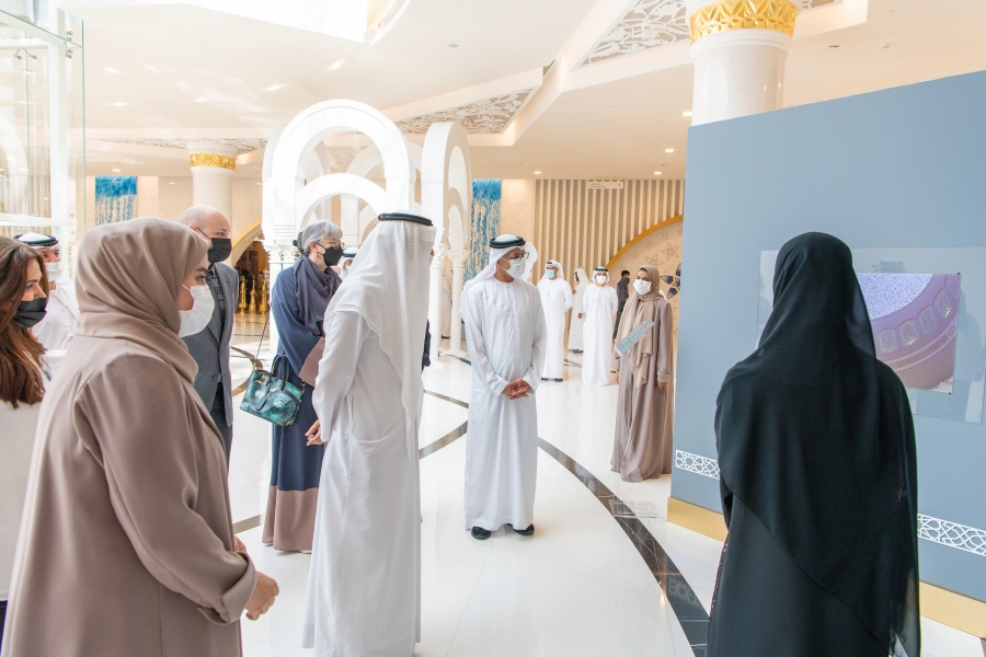 مركز جامع الشيخ زايد الكبير ينظم معرض ملامح فنية خطوط أنيقة ومعالم ملهمة