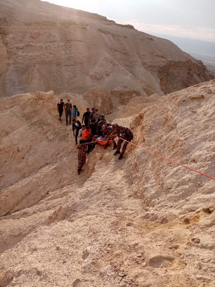 الدفاع المدني ينقذ سائحا سقط عن مقطع صخري في محافظة الكرك
