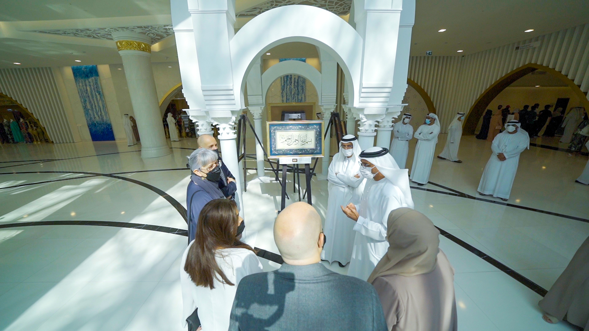 مركز جامع الشيخ زايد الكبير ينظم معرض ملامح فنية خطوط أنيقة ومعالم ملهمة